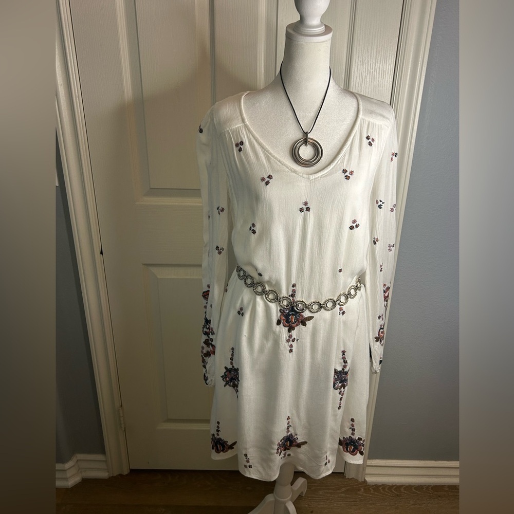 🤩Free People Long Sleeved Fully Lined Midi Dress w/ Floral Embroidery Size M